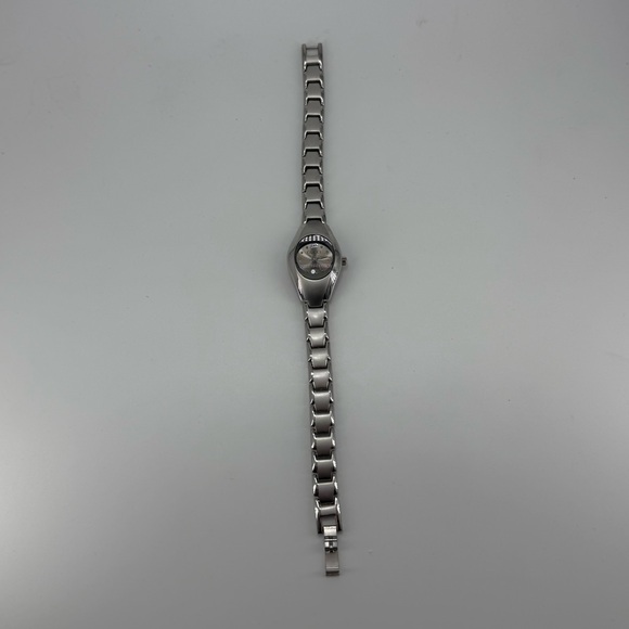 Gucci Y2K Stainless Steel Oval Bracelet Watch Quartz Swiss Made Women’s - Picture 2 of 12